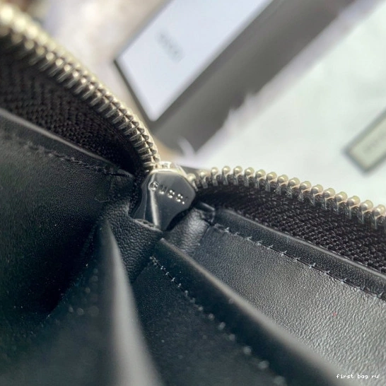 First bag ru LEATHER ZIP AROUND GUCCI WALLET 0726